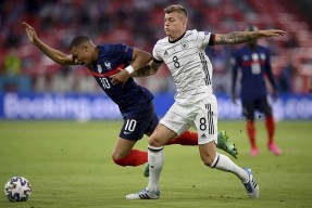 皇冠体育-德国队不断突破！，姆巴佩连续十二场比赛得分超过出色防守比赛高潮迭起的简单介绍-皇冠体育